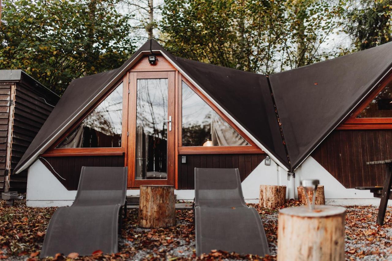 Chalet Tropical Avec Bain A Bulles - In The Woods Gesves Dış mekan fotoğraf